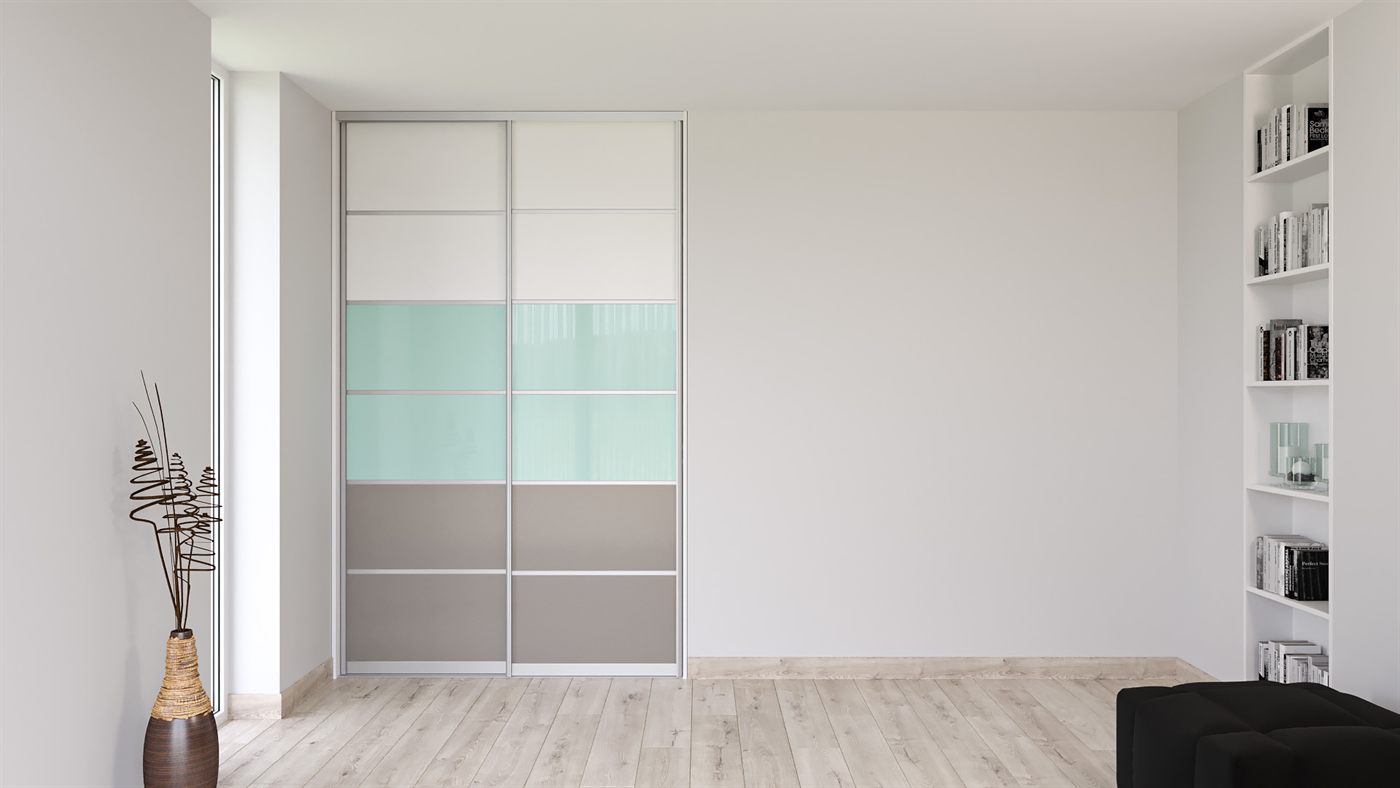 Vestavěná skříň na míru, 6× dělené dveře se zeleným sklem