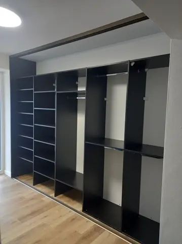 Vnitřní uspořádání skříně na míru, antracit