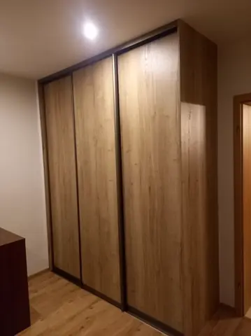 Vnitřní uspořádání skříně na míru, šedá
