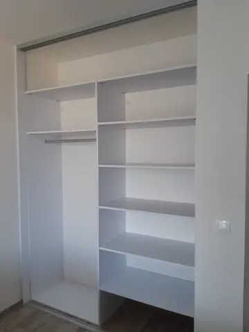 Vnitřní uspořádání skříně na míru, bílá