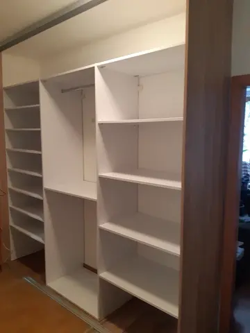 Vnitřní uspořádání skříně na míru, bílá