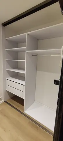 Vnitřní uspořádání skříně na míru, bílá