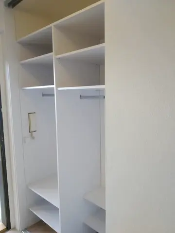 Vnitřní uspořádání skříně na míru, bílá