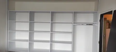 Vnitřní uspořádání skříně na míru, bílá