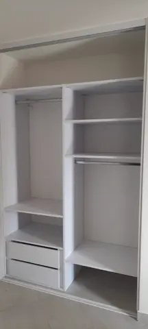 Vnitřní uspořádání skříně na míru, bílá