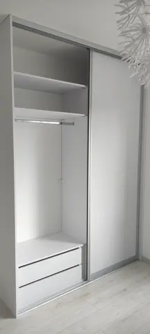 Vnitřní uspořádání skříně na míru, bílá
