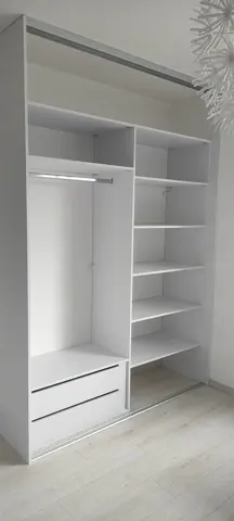 Vnitřní uspořádání skříně na míru, bílá
