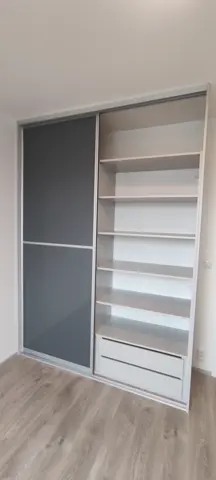 Vnitřní uspořádání skříně na míru, antracit