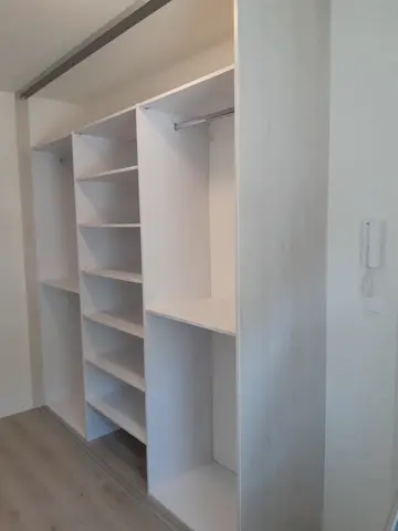 Vnitřní uspořádání skříně na míru, bílá