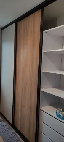 Vnitřní uspořádání skříně na míru, bílá