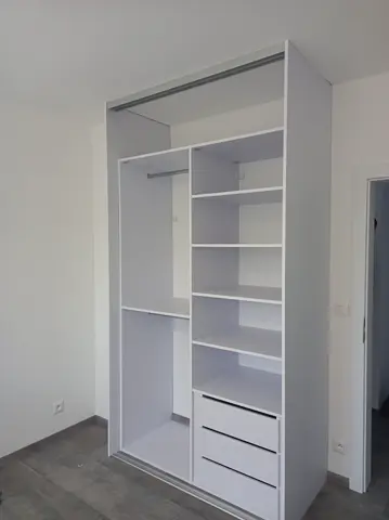 Vnitřní uspořádání skříně na míru, bílá