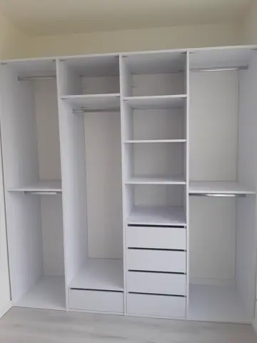 Vnitřní uspořádání skříně na míru, bílá