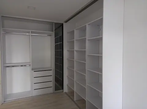 Vnitřní uspořádání skříně na míru, bílá
