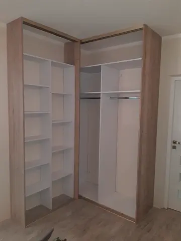 Vnitřní uspořádání skříně na míru, bílá