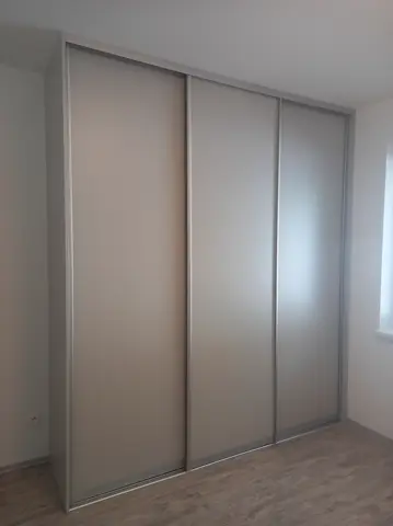 Vnitřní uspořádání skříně na míru, bílá