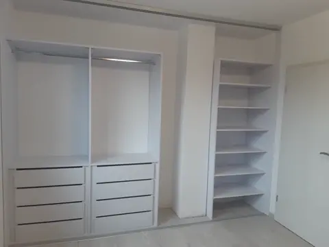 Vnitřní uspořádání skříně na míru, bílá
