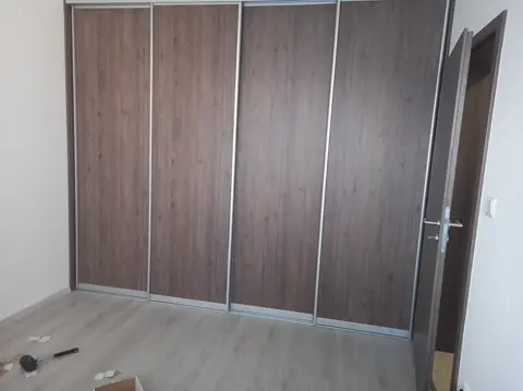 Vnitřní uspořádání skříně na míru, bílá