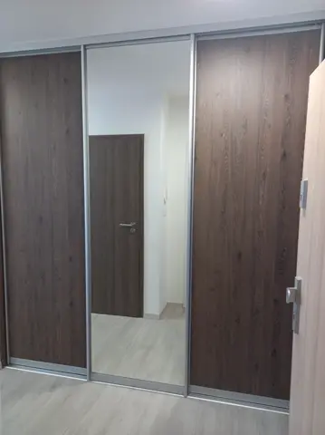Vnitřní uspořádání skříně na míru, bílá