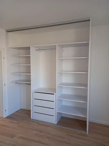 Vnitřní uspořádání skříně na míru, bílá