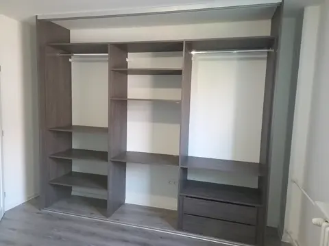 Vnitřní uspořádání skříně na míru, antracit