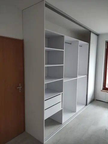 Vnitřní uspořádání skříně na míru, bílá