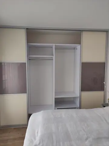 Vnitřní uspořádání skříně na míru, bílá