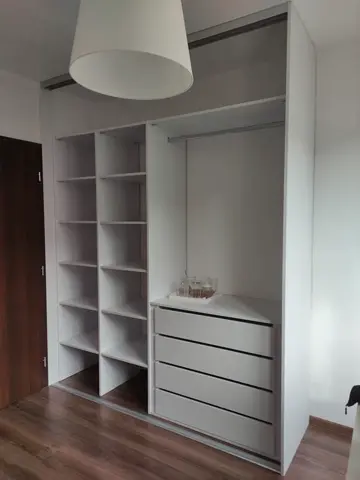 Vnitřní uspořádání skříně na míru, bílá