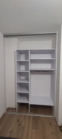 Vnitřní uspořádání skříně na míru, bílá