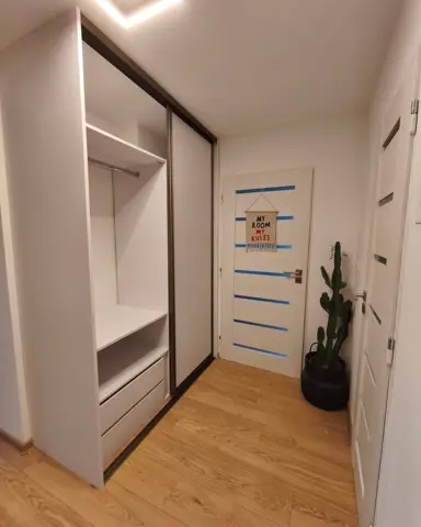 Vnitřní uspořádání skříně na míru do dětského pokoje, bílá