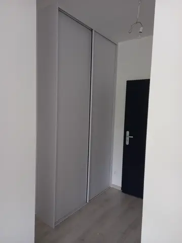 Posuvné dveře na míru se skleněnou výplní, šedá