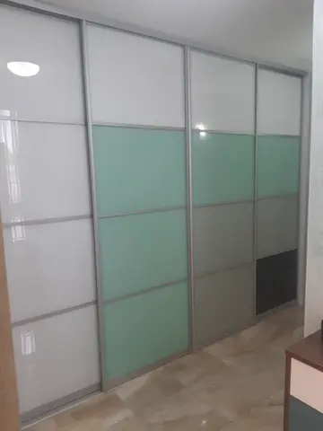 Posuvné dveře na míru se skleněnou výplní, kombinace dekorů