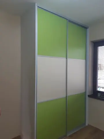 Posuvné dveře na míru se skleněnou výplní, kombinace dekorů