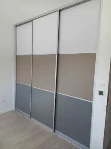 Posuvné dveře na míru se skleněnou výplní, kombinace dekorů