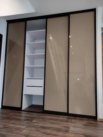 Posuvné dveře na míru se skleněnou výplní