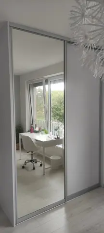 Posuvné dveře na míru se zrcadlovými dveřmi, šedá