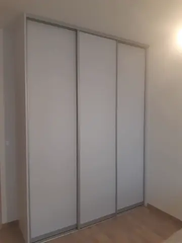 Posuvné dveře na míru se skleněnou výplní, bílá