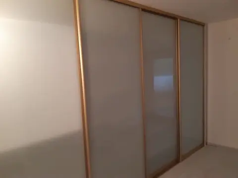 Posuvné dveře na míru se skleněnou výplní, šedá