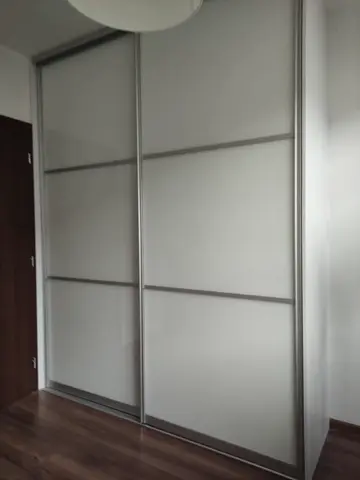 Posuvné dveře na míru se skleněnou výplní, šedá