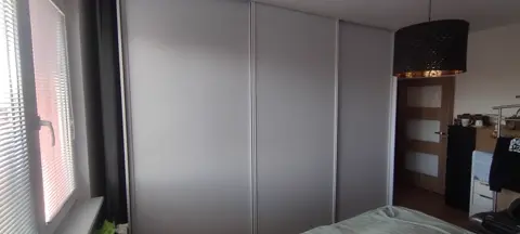 Posuvné dveře na míru se skleněnou výplní, kombinace dekorů