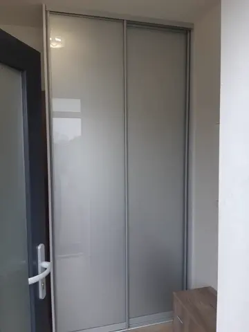 Posuvné dveře na míru do chodby a předsíně, šedá