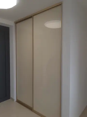 Posuvné dveře na míru do chodby a předsíně se skleněnou výplní
