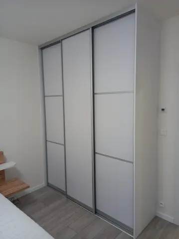 Posuvné dveře na míru do ložnice, bílá