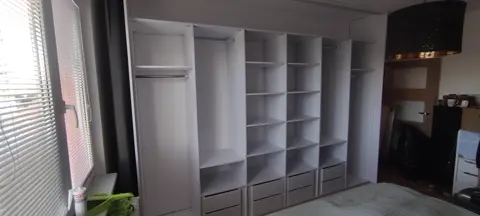 Posuvné dveře na míru do ložnice, šedá