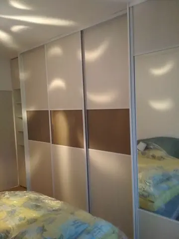 Posuvné dveře na míru do ložnice, šedá