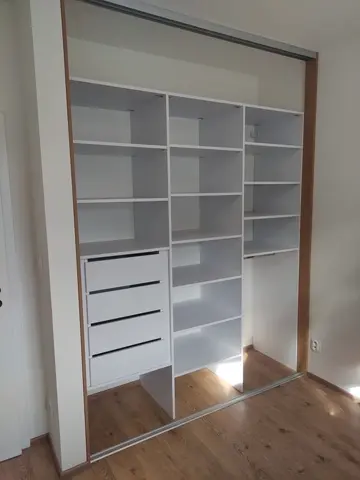 Šatní skříň na míru, bílá