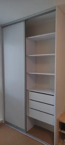 Šatní skříň na míru do ložnice, bílá
