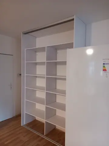 Vestavěná skříň na míru, bílá
