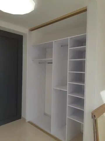 Vestavěná skříň na míru do chodby a předsíně, bílá