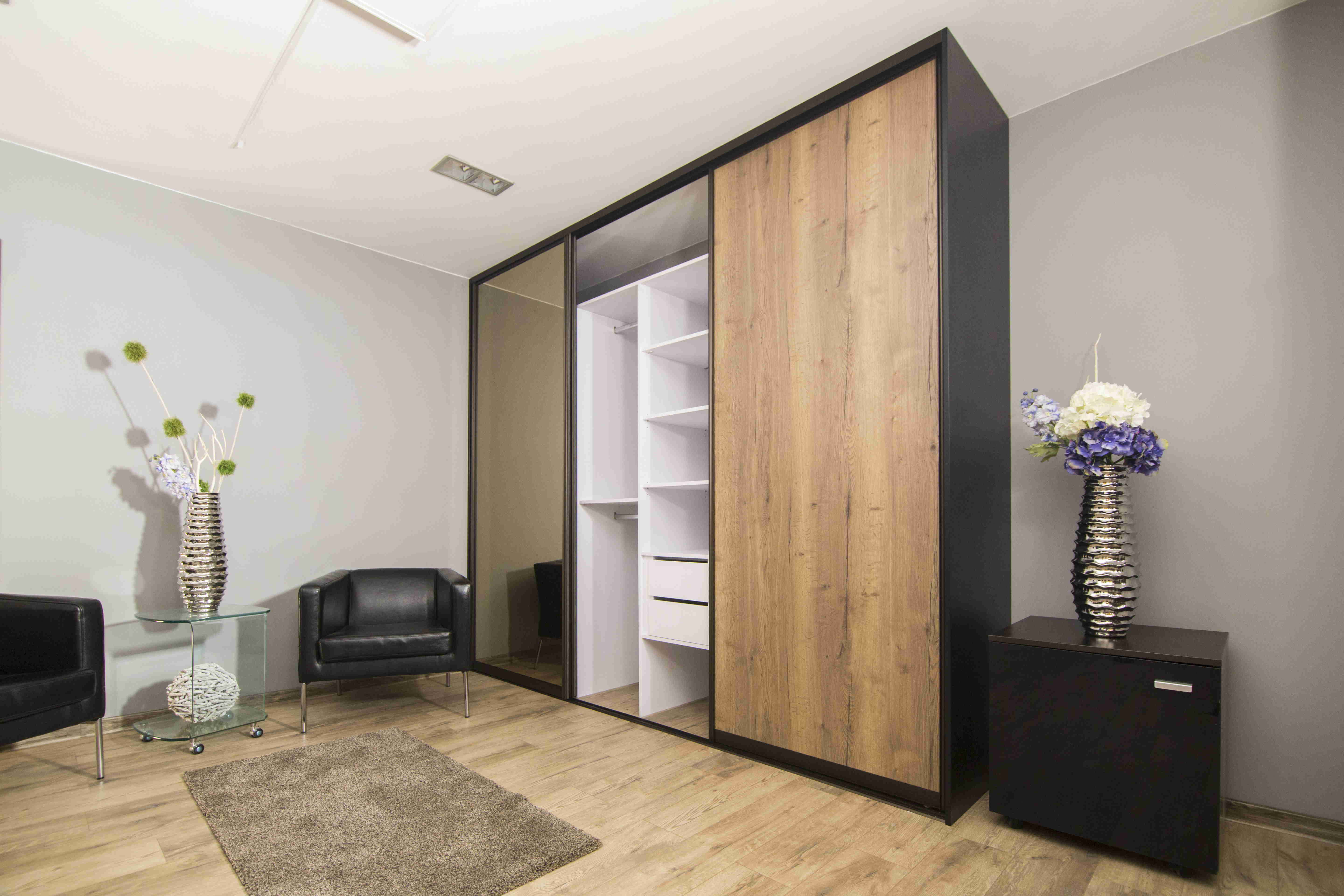 Jak vybrat ideální šatní skříň